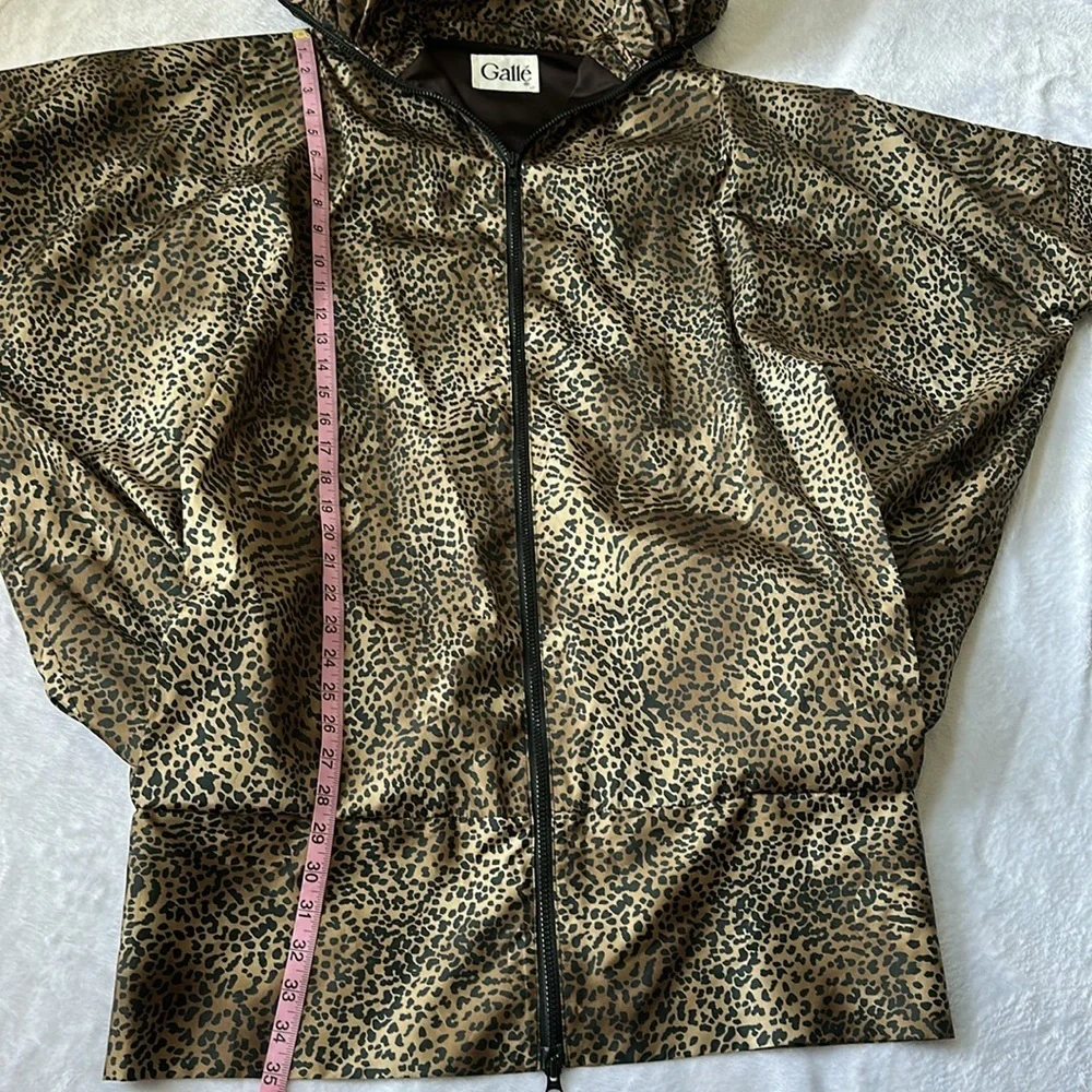 VTG Women’s Oversized Animal Leopard Print Rare Quirky Lightweight Windbreaker L